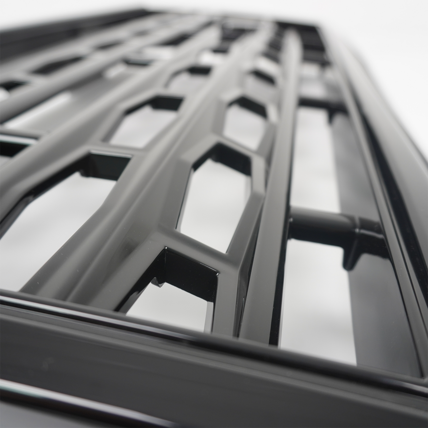 Adventure Edition Style Front Grille Gloss Black for Classic Defender - E500